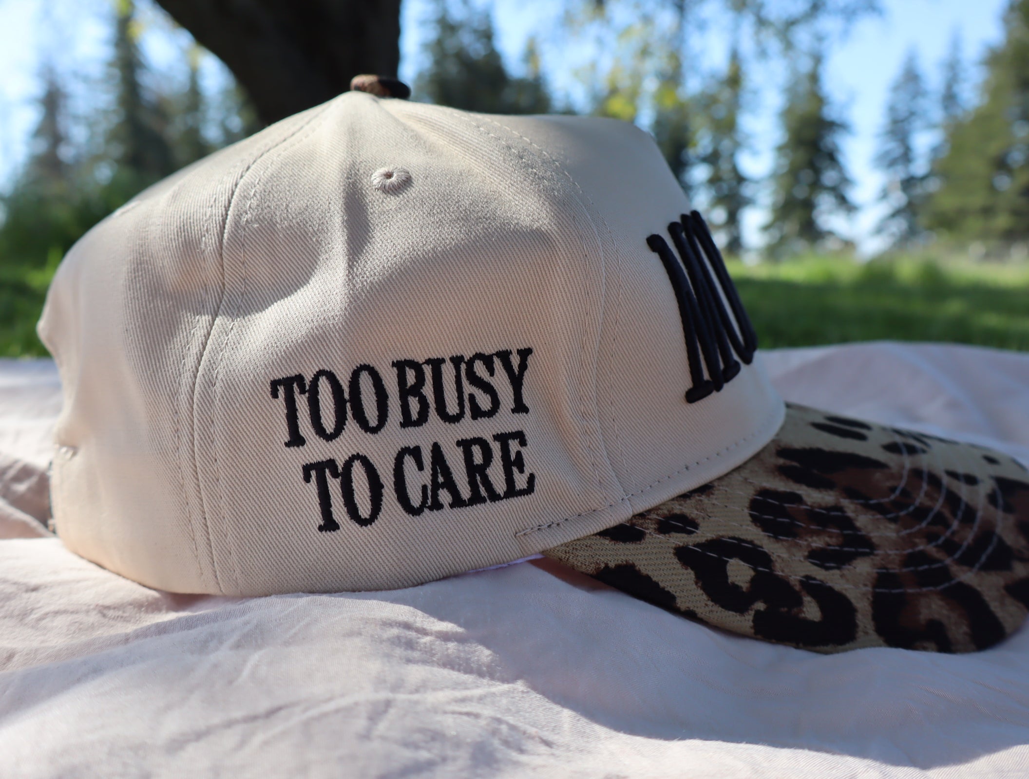 “MOMMIN” Trucker hat