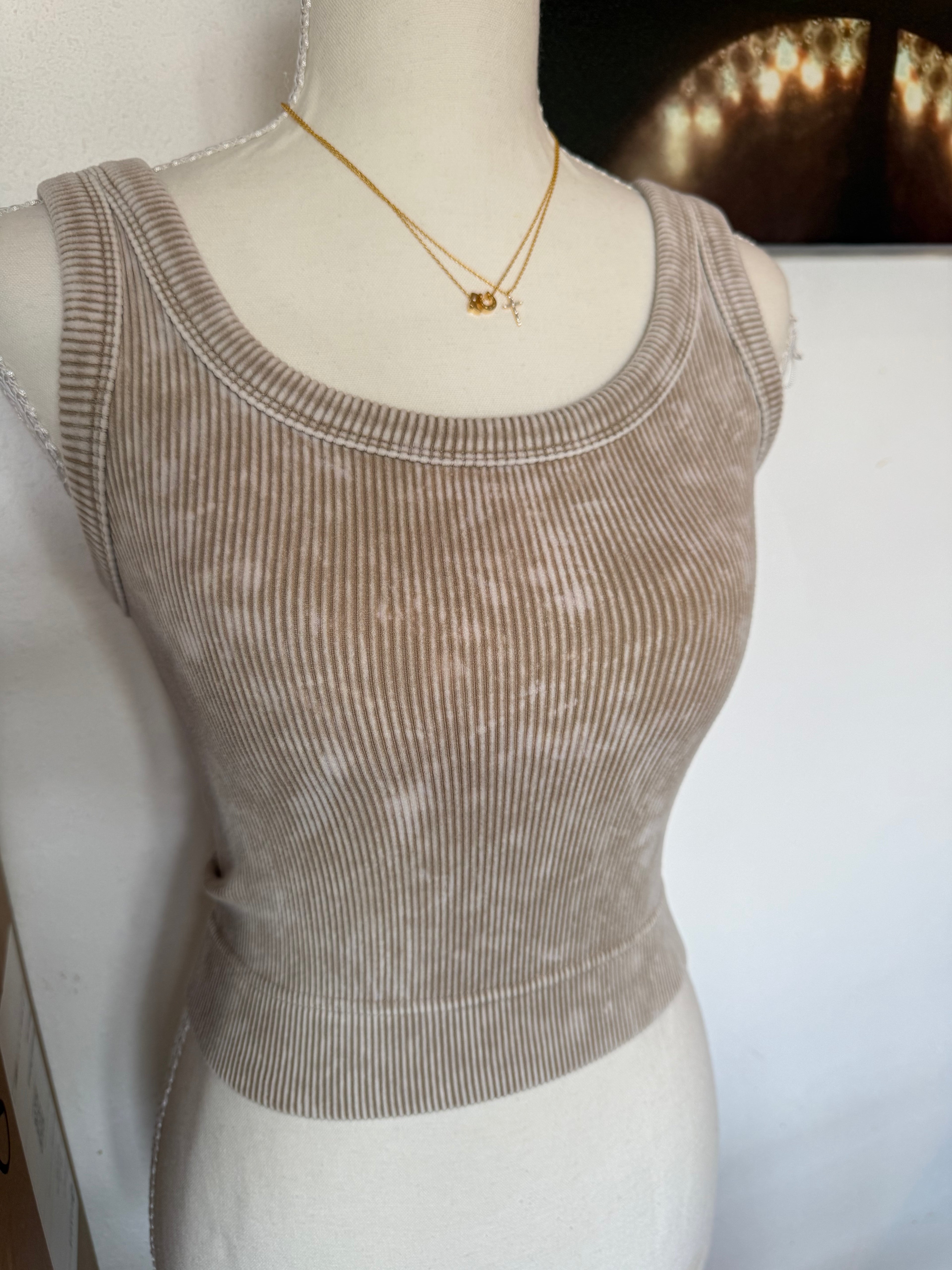 Washed ribbed cropped seamless scoop neck tank top